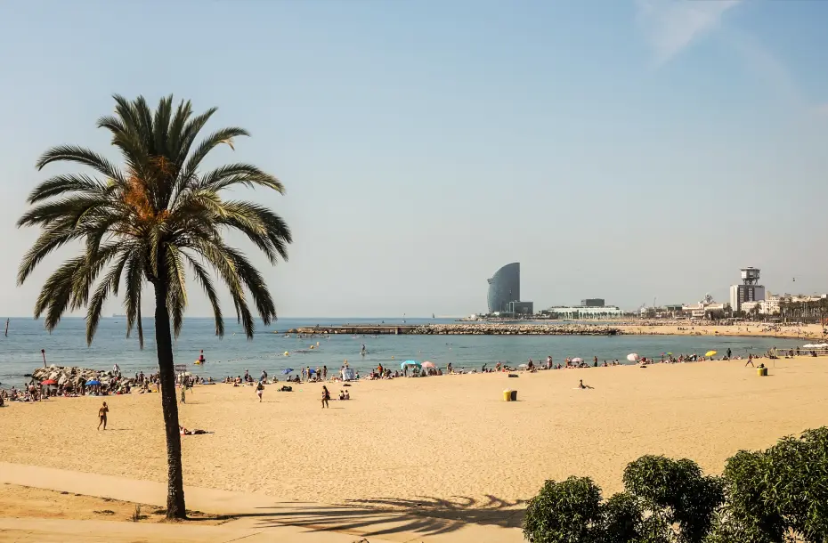 La larga Playa de Barcelona, ​​junto al Centro de Barcelona