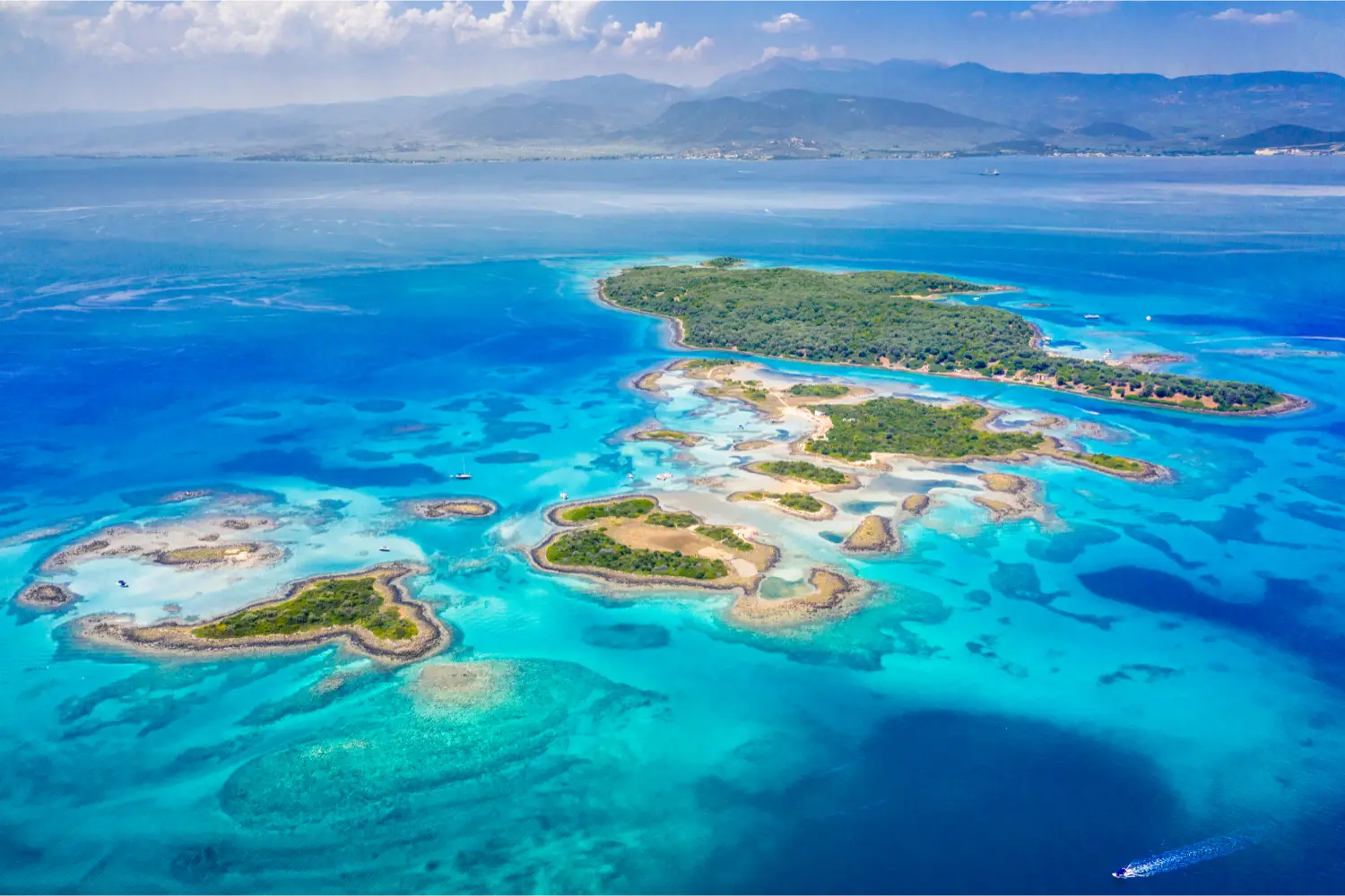 Vista aérea de un impresionante complejo de islas en Grecia.