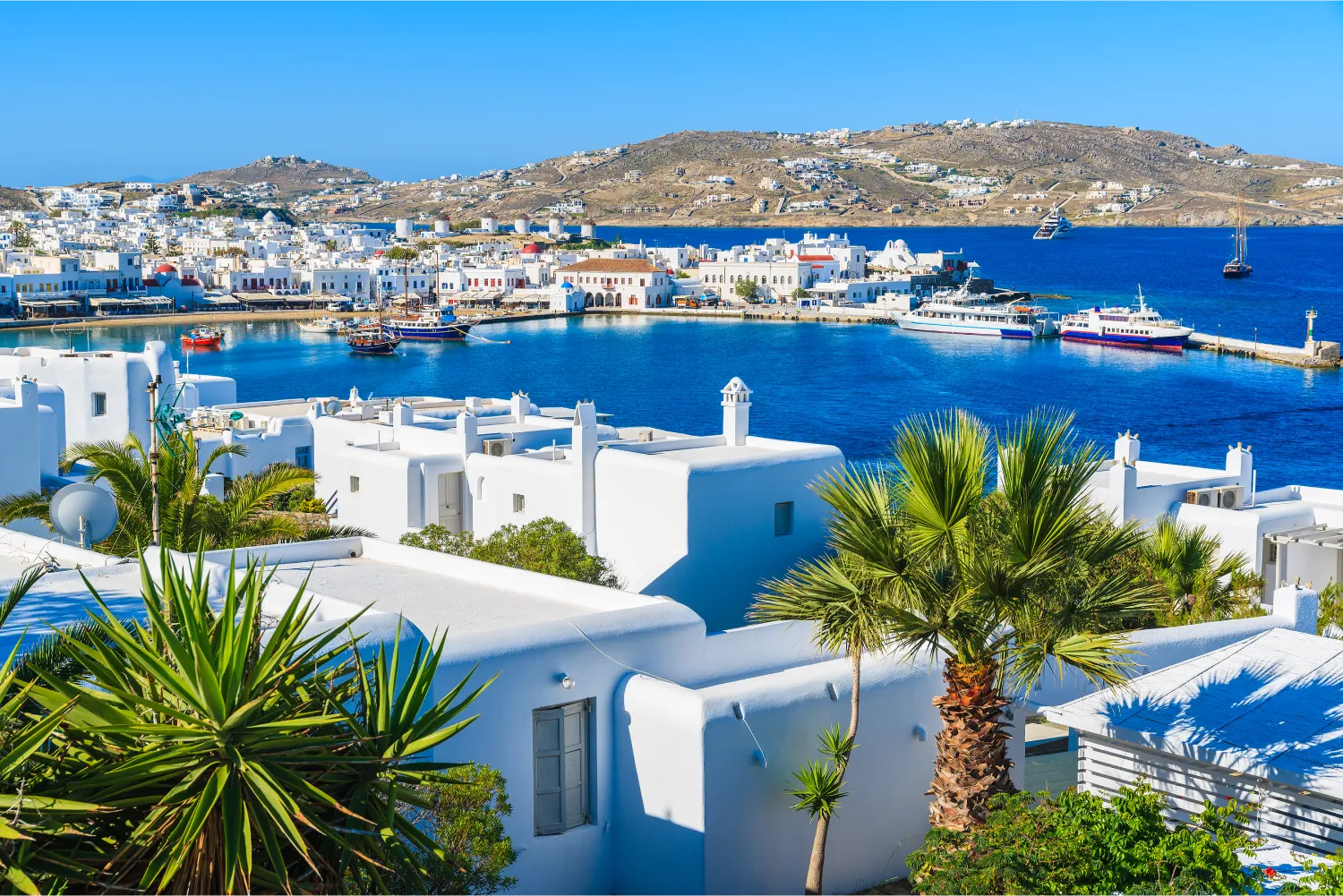 Vista del puerto y la ciudad de Mykonos