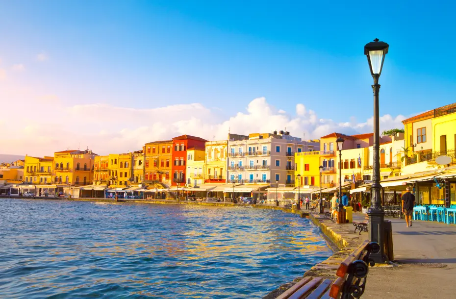 Puesta de sol en el antiguo puerto de Chania